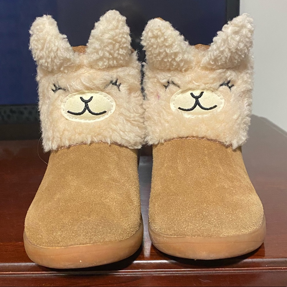 Kids' Llama Stuffie UGG BOOT size 9. Like new condition worn only a few times